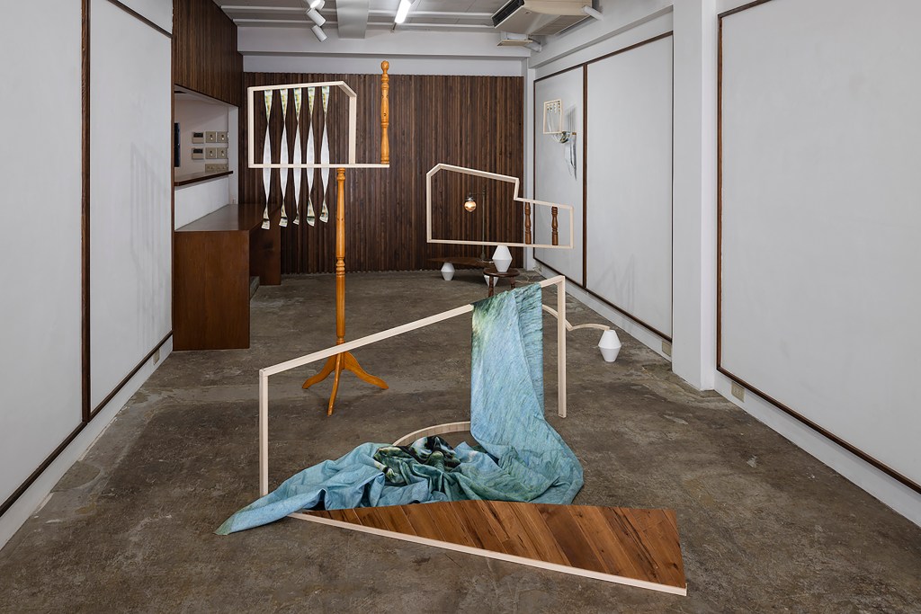 Someone's Travel, A Place I Don't Know.